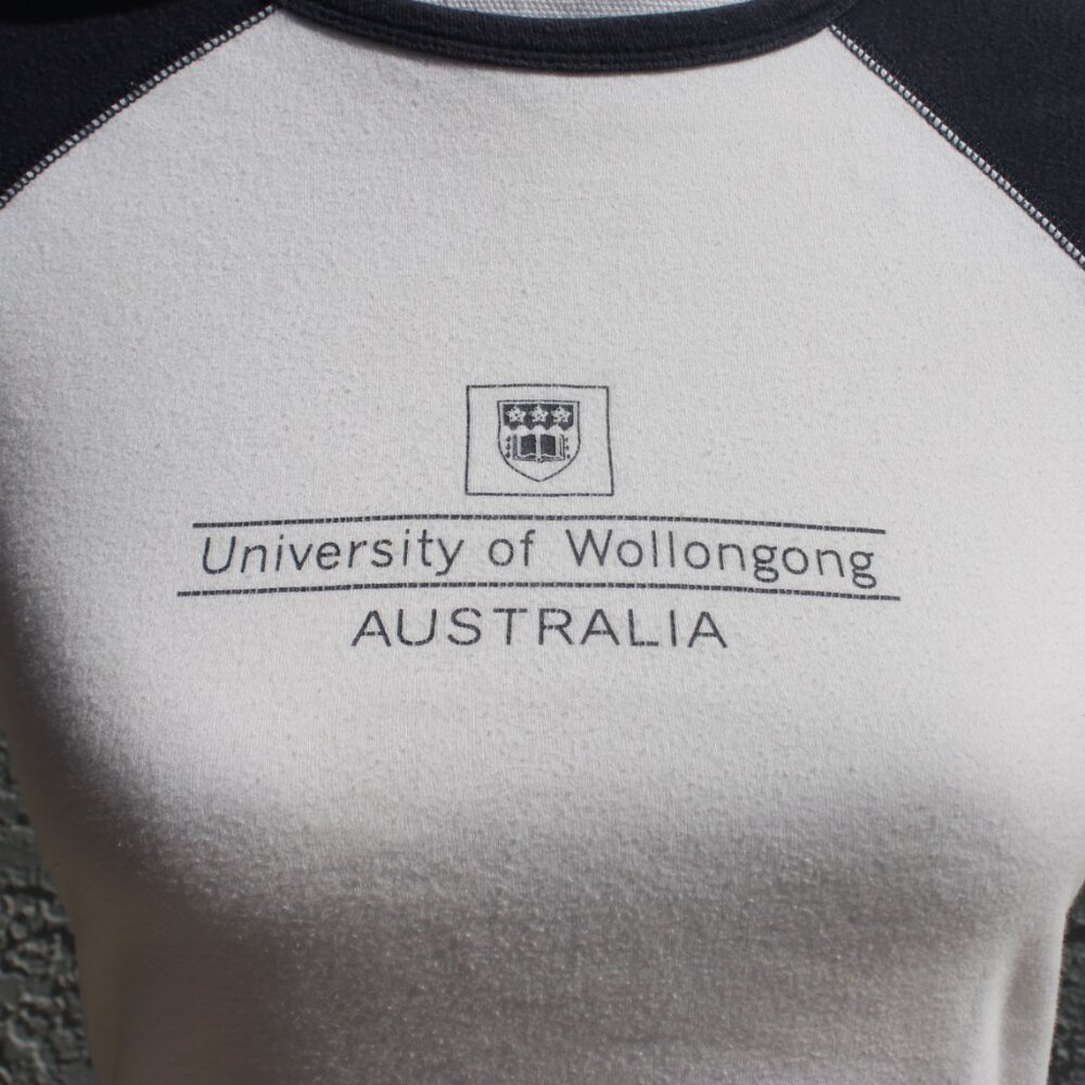 WOLLONGONG, AUSTRALIA WOMAN T-SHIRT SIZE 10/12 NAVY & WHITE JERSEY SHORT SLEEVE